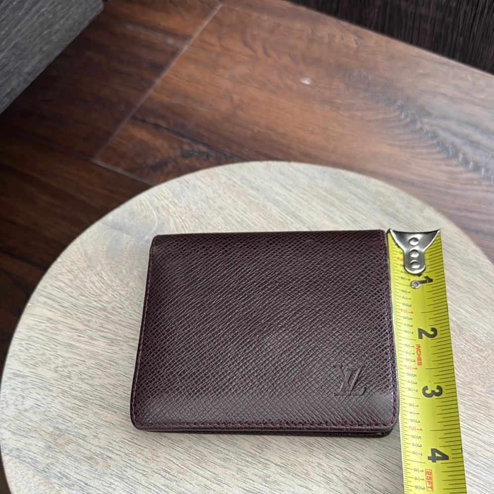 Louis Vuitton Pre owned Men’s Authentic 1999 Taiga Leather Wallet Code V10042 - Picture 13 of 13